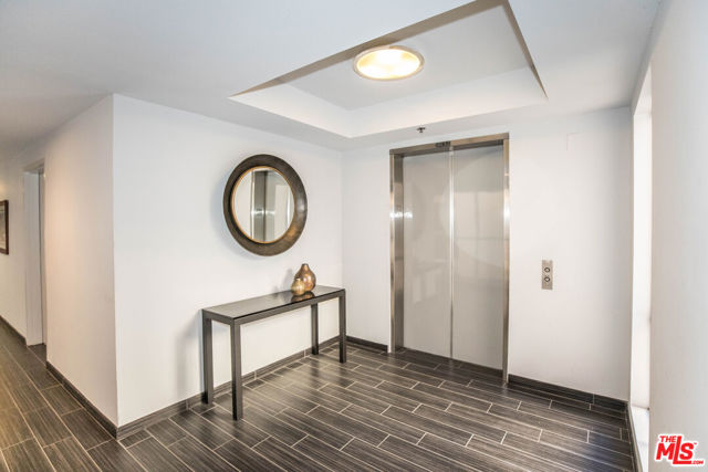 410 S Barrington Avenue, Los Angeles CA: https://media.crmls.org/mediaz/28b4b165-1e3e-4c69-8437-a63e15b7fb07.jpg