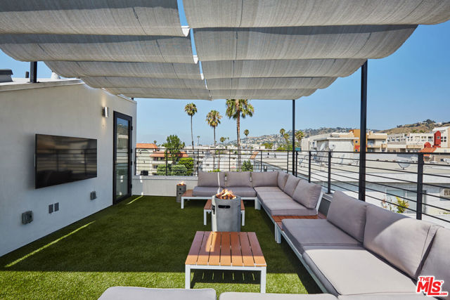 1337 N Fuller Avenue, Los Angeles CA: https://media.crmls.org/mediaz/28b4c871-af25-430d-965e-52bbf86efdb5.jpg