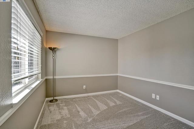30 San Vicente Ct, Danville CA: https://media.crmls.org/mediaz/28b4e94e-fd84-49c6-bce9-dd55ce0d4736.jpg