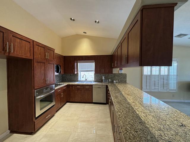 73390 Guadalupe Avenue, Palm Desert CA: https://media.crmls.org/mediaz/28b4fb47-21a9-45f1-bbee-918f07acb29c.jpg