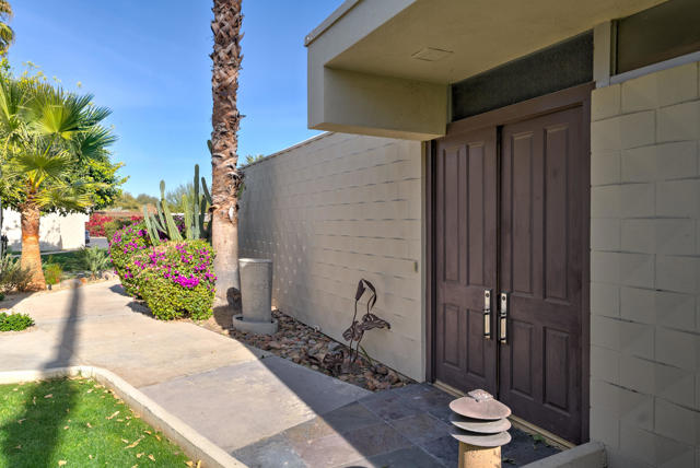 209 Desert Lakes Drive, Palm Springs CA: https://media.crmls.org/mediaz/28b525cf-98c8-4b27-b7ac-c93c5eee01a0.jpg