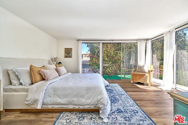 728 S Windsor Boulevard, Los Angeles CA: https://media.crmls.org/mediaz/28b65712-09e3-4fe4-add9-0565676c31a2.jpg