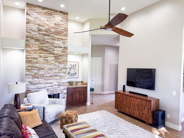 54974 Oaktree, La Quinta CA: https://media.crmls.org/mediaz/28b694f6-923d-4023-a031-8da5991428d8.jpg