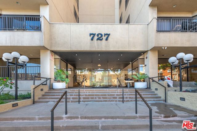 727 South Ardmore Avenue, 108