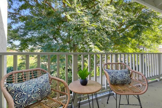 2003 Caminito Circulo Norte, La Jolla CA: https://media.crmls.org/mediaz/28b6f3d2-9714-48e7-9c61-a064344bf988.jpg