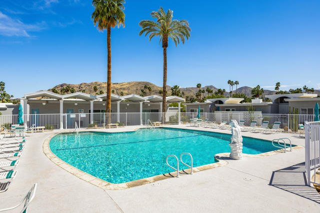 2518 S Sierra Madre, Palm Springs CA: https://media.crmls.org/mediaz/28b708f8-6247-4d2d-aa2d-066152bdae43.jpg