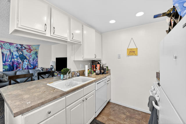 Image 18 of 22 For 48314 Stewart Drive J2