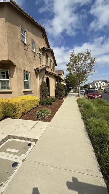 131 Lusitano Way, Gilroy CA: https://media.crmls.org/mediaz/28b781d6-39e8-4a79-acb0-a0ed2e79d76d.jpg