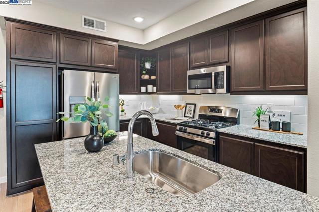 1726 17th St, Oakland CA: https://media.crmls.org/mediaz/28b81f62-4824-4639-8201-06a9fa1a9b60.jpg