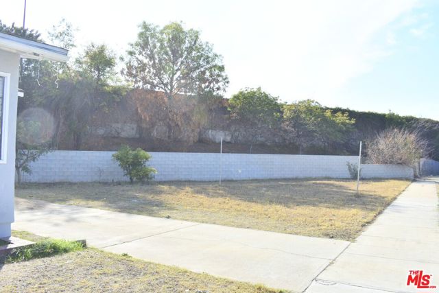 812 W Fernfield Drive, Monterey Park CA: https://media.crmls.org/mediaz/28b81fe1-3854-4090-b63a-ce744ecd0252.jpg