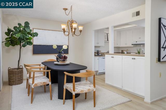 1349 Running Springs Rd, Walnut Creek CA: https://media.crmls.org/mediaz/28b83331-4e1d-4d20-a3e1-b36838a8a186.jpg