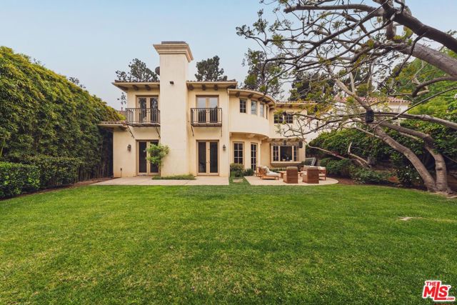 223 24th Street, Santa Monica CA: https://media.crmls.org/mediaz/28b859c5-21ac-4ff0-8ab8-e26aecc78559.jpg