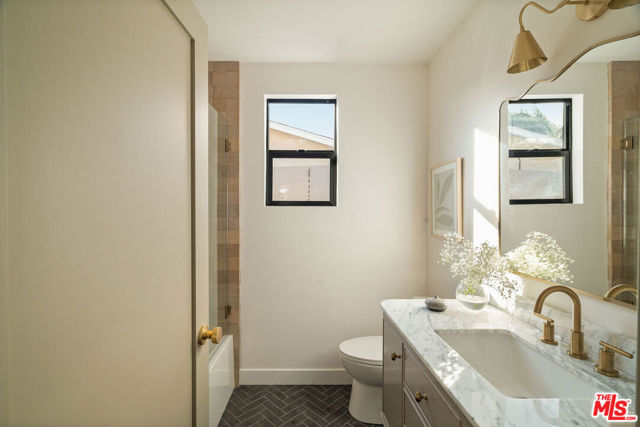 3923 Revere Avenue, Los Angeles CA: https://media.crmls.org/mediaz/28b86c21-c1c8-423a-b74a-5bc2d7517e32.jpg