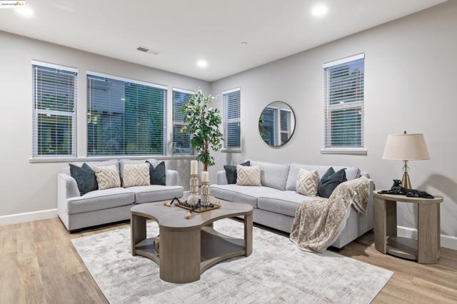 701 Tierney Pl, Martinez CA: https://media.crmls.org/mediaz/28b87c03-4dd9-4634-951a-28349d563fc4.jpg