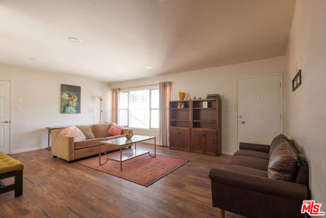 4505 Santa Rosalia Drive, Los Angeles CA: https://media.crmls.org/mediaz/28b8b998-00db-48a5-882c-73f94953ffb0.jpg
