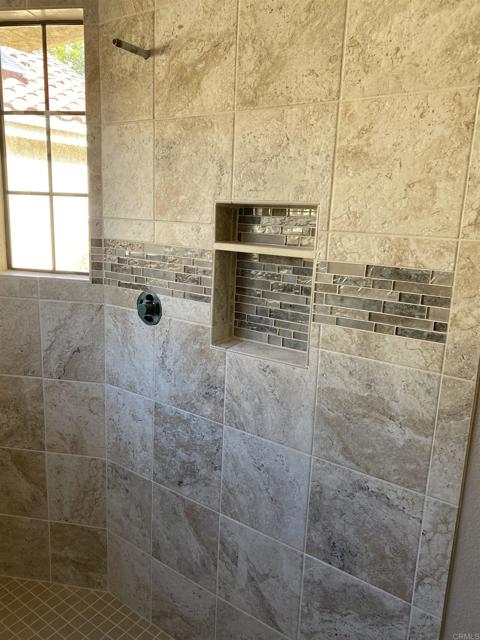 Detail Gallery Image 9 of 16 For 2310 Vista Valley Ln, Vista,  CA 92084 - 3 Beds | 2/1 Baths