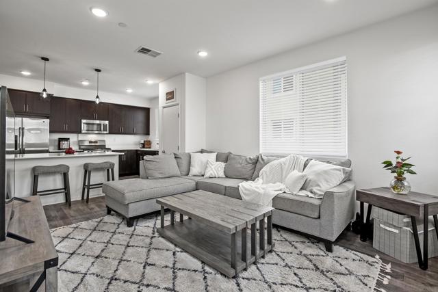 5402 Sand Arch Ln 199, San Diego CA: https://media.crmls.org/mediaz/28b91aa6-89d1-4f1c-99e7-00c604ee6cbf.jpg