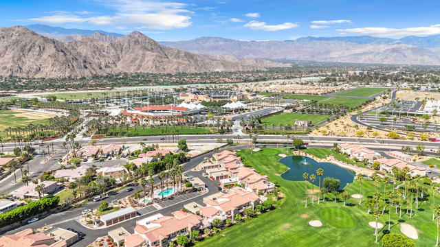 78179 Crimson Court, La Quinta CA: https://media.crmls.org/mediaz/28b95d37-b5f7-4e35-aa11-fd3163b6fa75.jpg