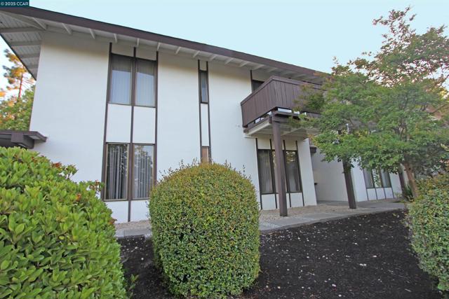 146 Maricopa Ct, Pleasant Hill CA: https://media.crmls.org/mediaz/28b9a3a6-2590-4fbf-a4bb-a597385a0ecb.jpg