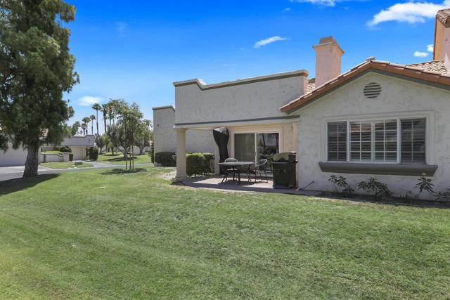 450 Desert Falls N Drive, Palm Desert CA: https://media.crmls.org/mediaz/28b9f504-1fe3-455d-995a-fe77a67d1915.jpg