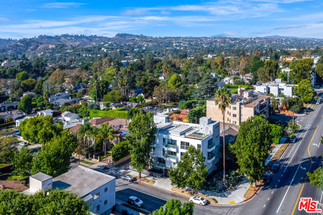 12602 Moorpark Street photo 3