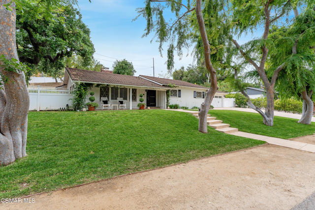 566 Rancho Road, Thousand Oaks CA: https://media.crmls.org/mediaz/28ba4db9-5d7e-4544-a1ee-29cdc69a7957.jpg
