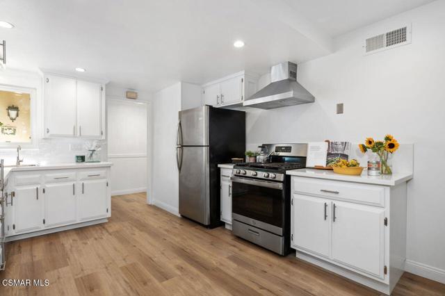 3359 Ridden Street, Camarillo CA: https://media.crmls.org/mediaz/28ba8251-58a4-4d8a-93bb-075c036dfa97.jpg