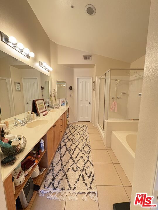 1202 Lost Point Lane, Oxnard CA: https://media.crmls.org/mediaz/28ba84d1-39ff-49b5-819a-065105c9abdb.jpg
