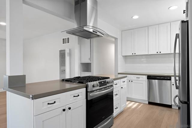 4991 Date Pl, San Diego CA: https://media.crmls.org/mediaz/28bad837-675a-47cb-9c7f-16f683cee5dc.jpg