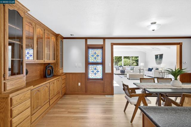 3846 Madera St, Pinole CA: https://media.crmls.org/mediaz/28bb7f1e-4db6-4390-9972-91dfbba86540.jpg