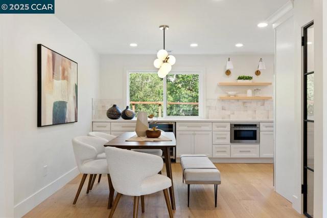 374 James Bowie Ct, Alamo CA: https://media.crmls.org/mediaz/28bbbce2-3594-486b-948a-6c0689d57f59.jpg