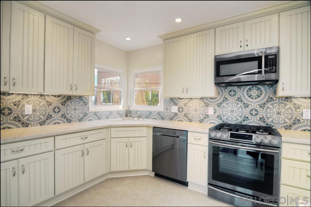 4388 Middlesex Dr - photo 10