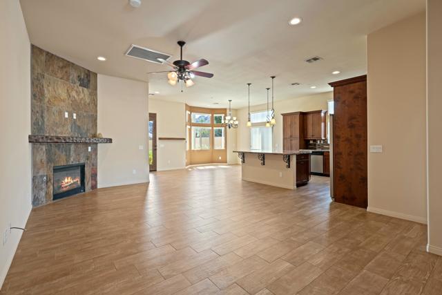51885 Avenida Bermudas, La Quinta CA: https://media.crmls.org/mediaz/28bbd9f6-04d6-4fce-b788-5eec076175bc.jpg