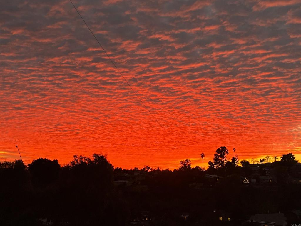 https://media.crmls.org/mediaz/28bc2d81-4b2c-4574-8c0f-f6cdd0571169.jpg?preset=X-Large