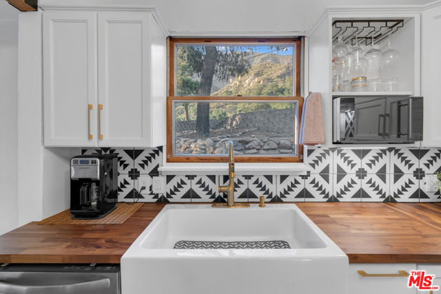 17832 Little Tujunga Canyon Road, Santa Clarita CA: https://media.crmls.org/mediaz/28bc9921-0c02-4883-b257-2d8bdc29a305.jpg