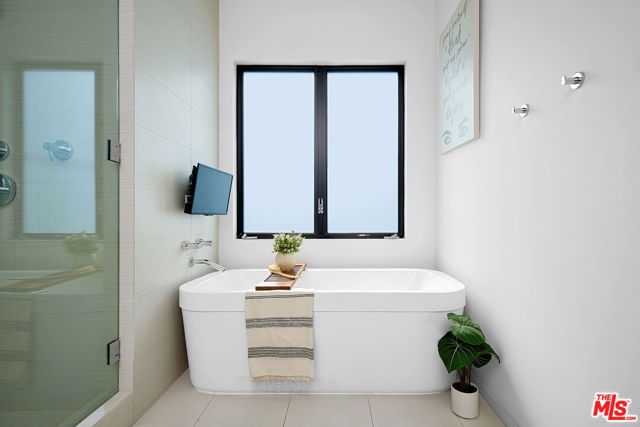 2329 Clement Avenue, Venice CA: https://media.crmls.org/mediaz/28bcfbf1-4ae8-4b00-a62d-19bd09563e2a.jpg