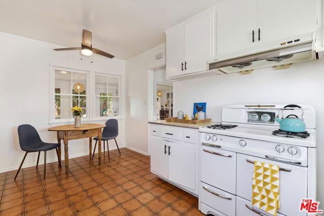 7236 Encino Avenue, Van Nuys CA: https://media.crmls.org/mediaz/28bd36c5-84a6-4587-8da7-183cf0655056.jpg