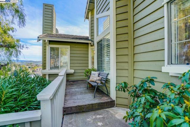 1228 Copper Peak Ln, San Jose CA: https://media.crmls.org/mediaz/28bd9d1f-ba11-43b4-9c3a-d43ddb267584.jpg