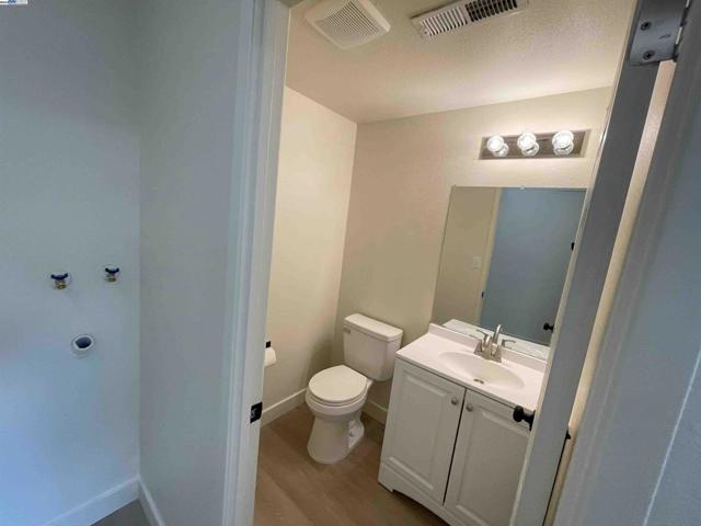 34552 Nantucket Cmn, Fremont CA: https://media.crmls.org/mediaz/28bda22f-7a33-4d61-8382-faedf90de7aa.jpg