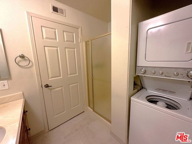 8515 Falmouth Avenue, Playa del Rey CA: https://media.crmls.org/mediaz/28bddb31-246f-4146-a4f2-5ae3d0cebe08.jpg