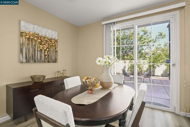 1162 Waverly Cir, Hercules CA: https://media.crmls.org/mediaz/28be3935-5cc5-45cd-9d3c-f0daa4d09433.jpg