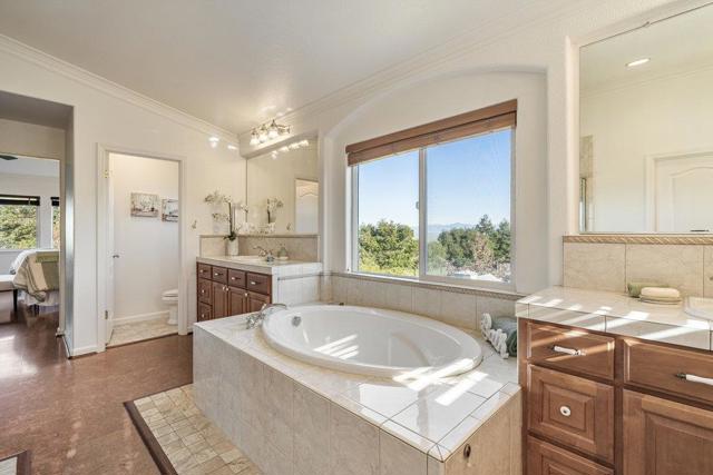 310 Via Vaquero Norte, San Juan Bautista CA: https://media.crmls.org/mediaz/28be99b1-e304-434f-be5c-3ab82792777a.jpg