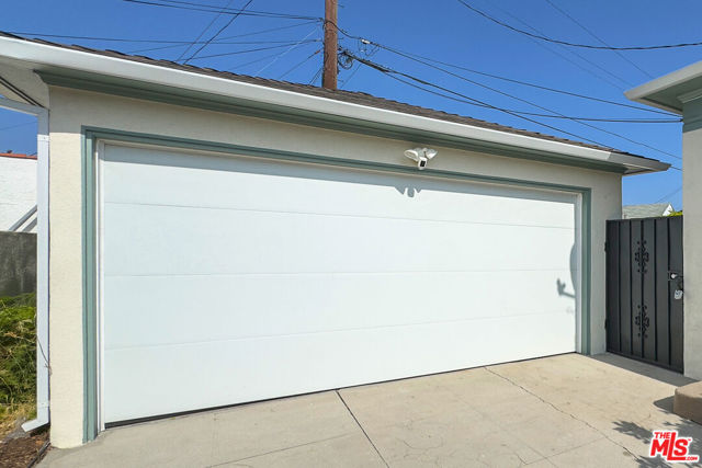 3987 Roxton Avenue, Los Angeles CA: https://media.crmls.org/mediaz/28bec461-55a8-4026-987e-812eef986c48.jpg