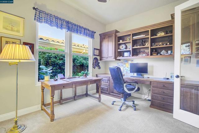 1648 Chianti Ln, Brentwood CA: https://media.crmls.org/mediaz/28befa4c-cb23-423b-8347-27ac82976ad5.jpg