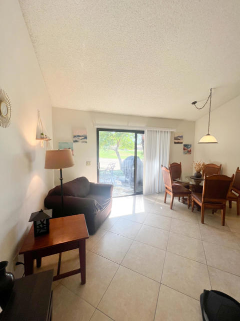 40513 Bay Hill Way, Palm Desert CA: https://media.crmls.org/mediaz/28bf1826-c8fc-4e0b-ad77-7d85a3841ccf.jpg