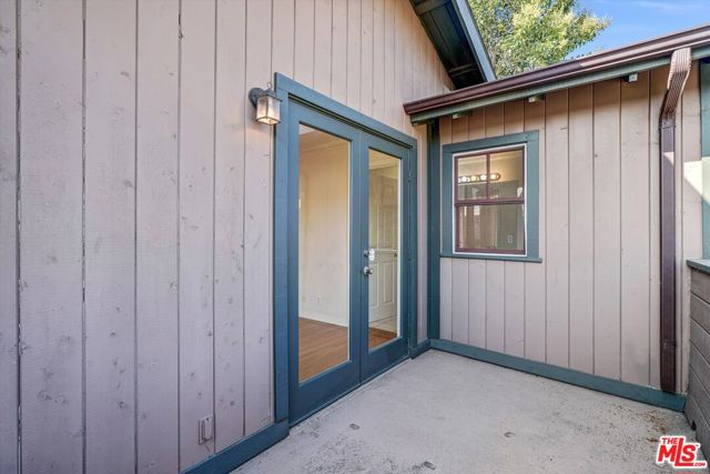 830 E Kensington Road, Los Angeles CA: https://media.crmls.org/mediaz/28bf1d55-8d43-4a9c-9a07-a1f57242b313.jpg