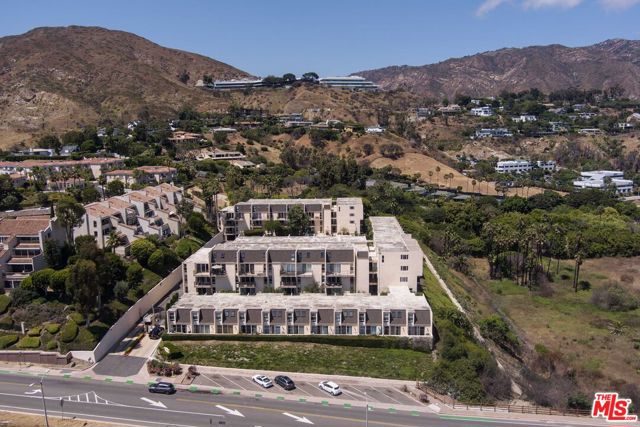 23901 Civic Center Way, Malibu CA: https://media.crmls.org/mediaz/28bf618a-2a74-405a-a3d7-106764fc94e3.jpg