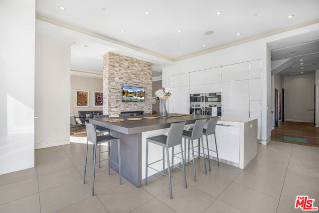 2501 Zorada Drive, Los Angeles CA: https://media.crmls.org/mediaz/28bf7b2d-e0c4-49bc-99f4-6dc4337d8275.jpg