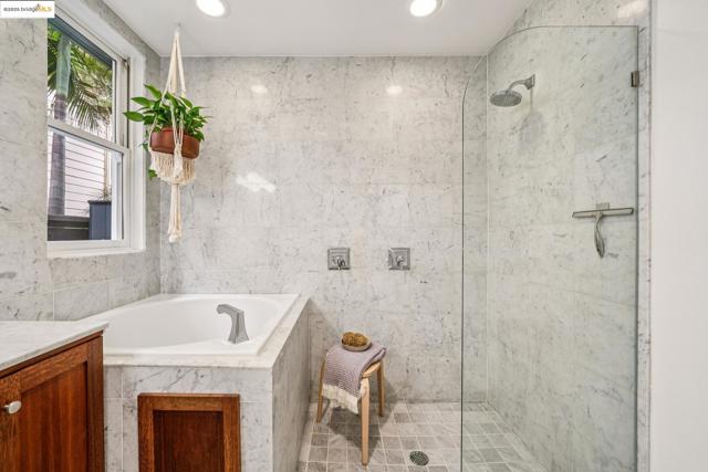 2104 6Th St, Berkeley CA: https://media.crmls.org/mediaz/28bf8c22-4335-4dac-a4b5-8fe7b157d4de.jpg