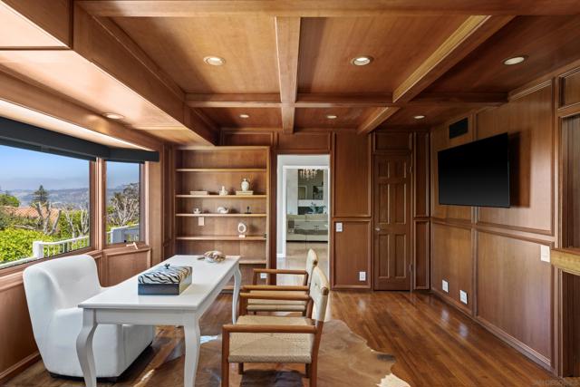 1543 Soledad Avenue, La Jolla CA: https://media.crmls.org/mediaz/28bfe05a-0dd1-4b1e-81ac-0bf1528e0aa8.jpg